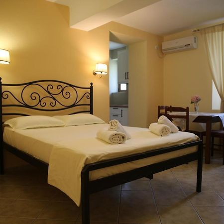 Ferienwohnung La Casa Di Nonna Qeparo Exterior foto